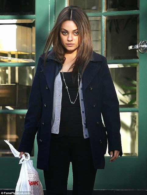 Mila Kunis Hot+ Sexy+Nice Hd Wallpapers And Photos+Mila Kunis Photos During Her pregnant +Photos With her Husbabd