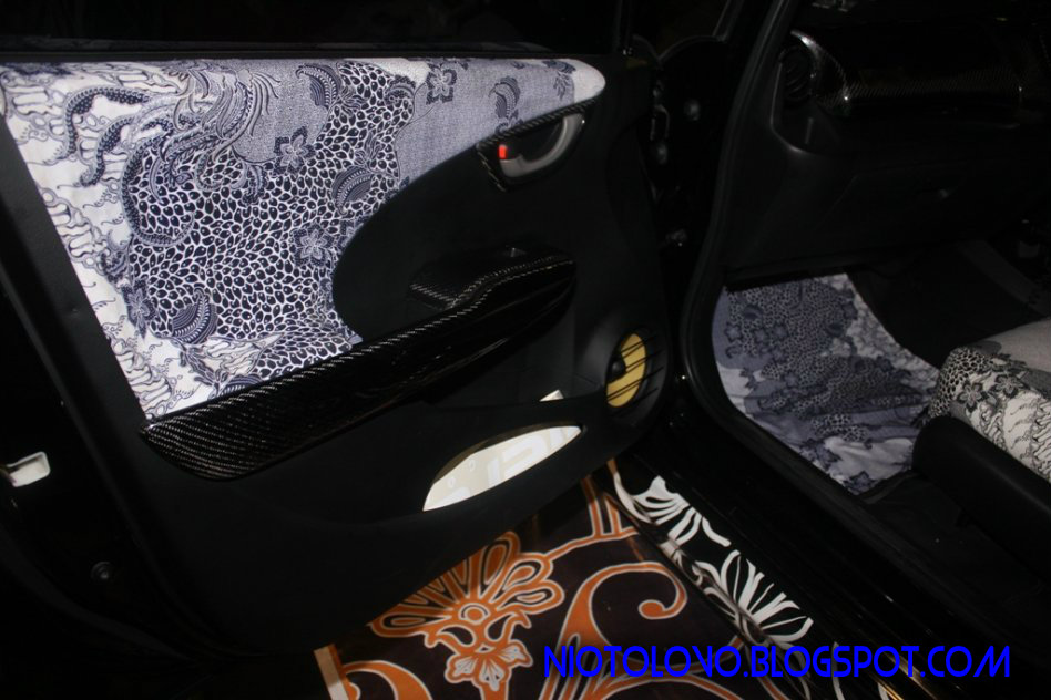 Modifikasi Honda Jazz Bermotif Batik - Niotolovo