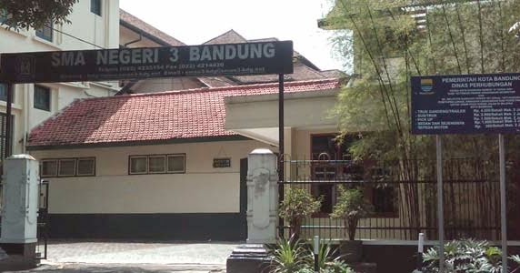 Hantu Nancy di SMA 3 dan SMA 5 Bandung  Terseram