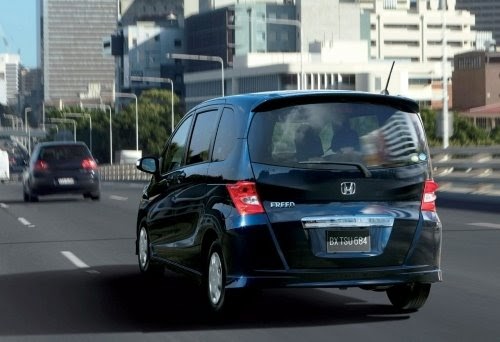 Gambar Mobil Honda Freed 2009 Red Color and Review - Gambar Foto