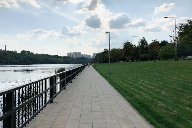 набережная парка имени 850-летия города Москвы, Москва-река
