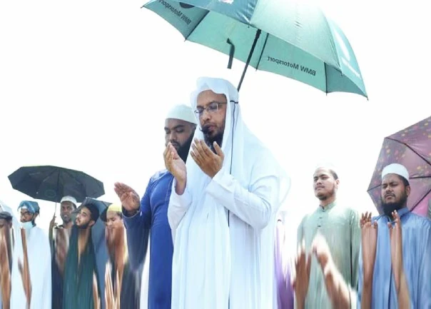 বিশেষ নামাজ বা ইস্তিস্কার (পানির জন্য প্রার্থনা) নামাজ আদায় করা হয়েছে