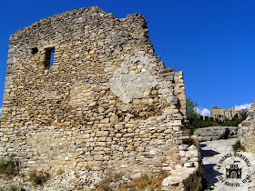 SAINT-SATURNIN-LES-APT (84) - Château-fort