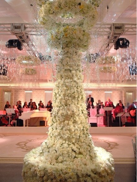  of art from the likes of the wedding cakeinspired by Van Gogh and Klimt