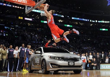 blake griffin dunks on gallinari. Blake Griffin Dunks Over