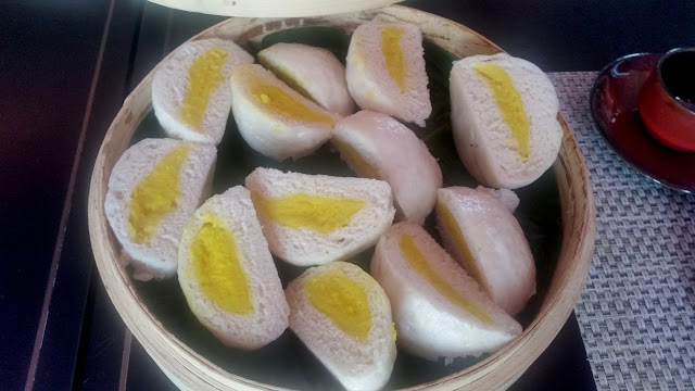 Steamed Bao with custard Filling