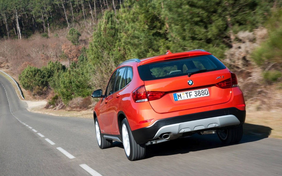 2013 BMW X1 Widescreen HD Wallpaper 3