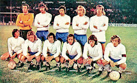 AJAX DE ÁMSTERDAM F. C. - Ámsterdam, Holanda - Temporada 1971-72 - Stuy, Hulshoff, Suurbier, Blankenburg y Krol; Cruyff, Haan, Swart, Neeskens, Mühren y Keizer - BENFICA 0, AJAX DE ÁMSTERDAM 0 - 19/04/1972 - Copa de Europa, semifinal, partido de vuelta - Lisboa, estadio da Luz