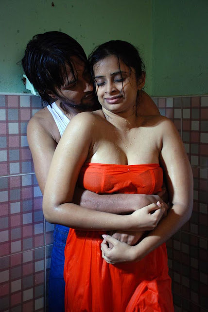 Inaian College Girls Bathing Her Lover Xxx Boobs Photo
