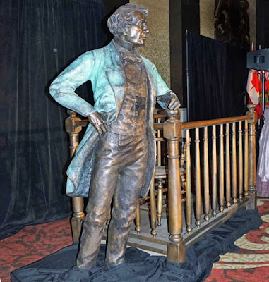 Bronze statue of John A. Macdonald