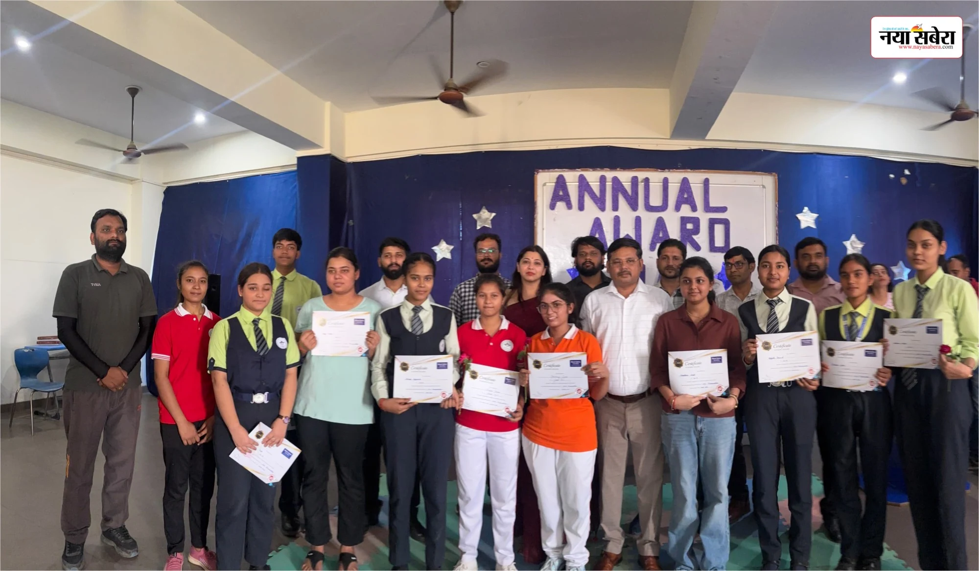 Jaunpur News Students of Mount Litera Zee School hoisted the flag in CBSE board examination Naya Sabera Network
