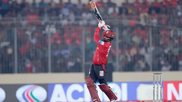 রেকর্ড গড়ে বিপিএল ট্রফি জিতল বরিশাল, লঞ্চে উল্লাস