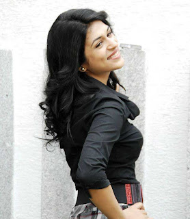 Shraddha Das hot photo in black