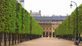 Jardin du Palais Royal med stramt klippede træer