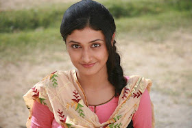 Ragini Khanna in Teen Thay Bhai