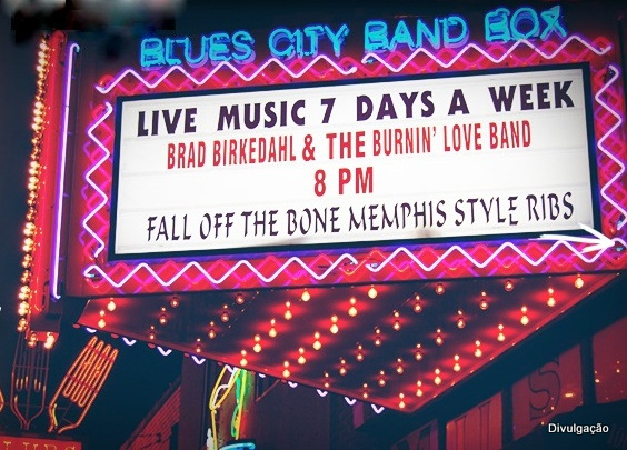 Letreiro do Blues City Cafe, em Beale Street, Memphis