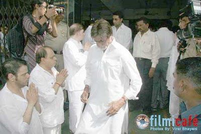 Amitabh Bachchan and Abhishek Prakash Mehra Funeral Pics