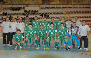 Equipe técnica com os jogadores do Teresópolis/Comary