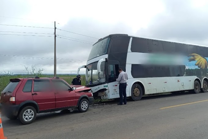 Grave acidente entre ônibus e carro deixa motorista morto na BR-364