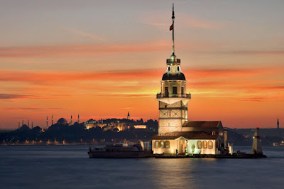 Pemandangan Maiden's Tower ketika senja