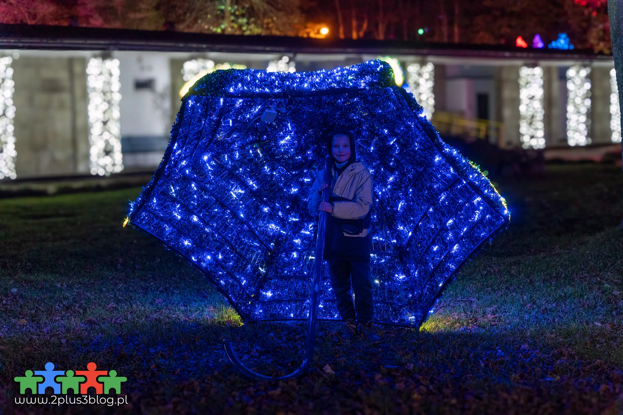 Park Miliona Świateł wrócił do Zabrza w 2023 roku z nową iluminacją nawiązującą do popularnej bajki: Alicja w Krainie Czarów!