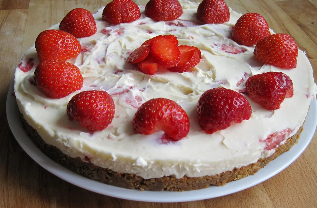 Strawberry and White Chocolate Cheesecake 