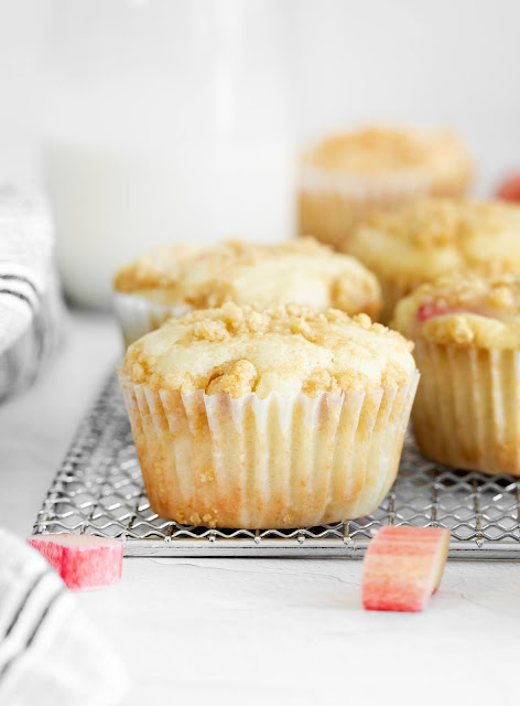 Muffins with rhubarb garnish