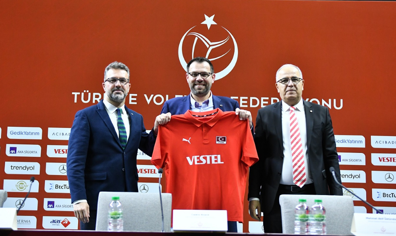 Cédric Énard trở thành HLV trưởng mới của đội tuyển bóng chuyền nam Thổ Nhĩ Kỳ