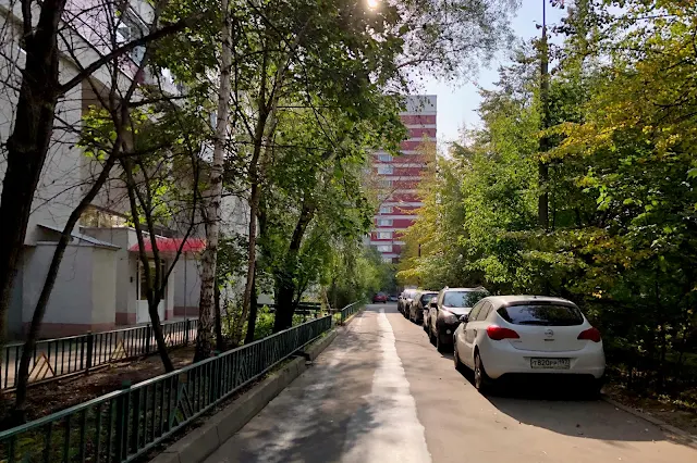 Осенняя улица, дворы, «Чазовский дом» | Osennaya street, courtyards, "Chazovsky House"