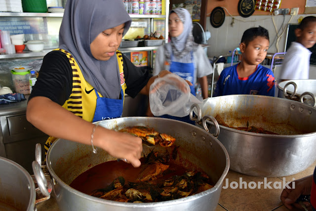 Asam-Pedas-Mak-Pon-Parit-Jawa-Muar-Johor