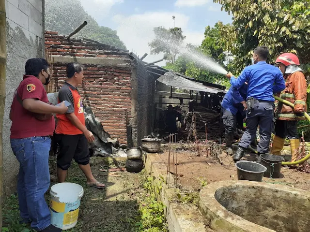 Akibat Tungku Belum Sepenuhnya Padam, Rumah di Bojongsari Terbakar