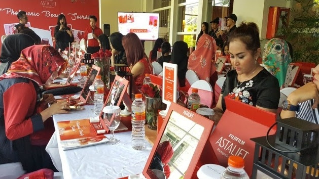 Fuji Film Perkenalkan Produk Kosmetik Terbaru Di Pasar Kota Semarang