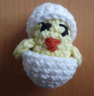 PATRON GRATIS POLLITO EN HUEVO AMIGURUMI 516