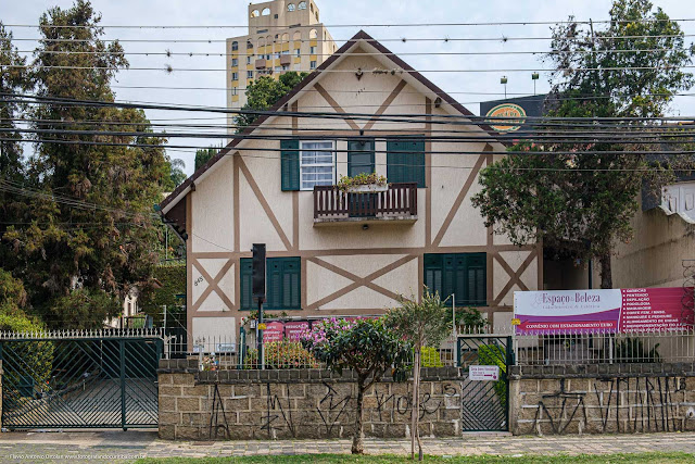 Uma casa com jeito alemão, na Mateus Leme - detalhe