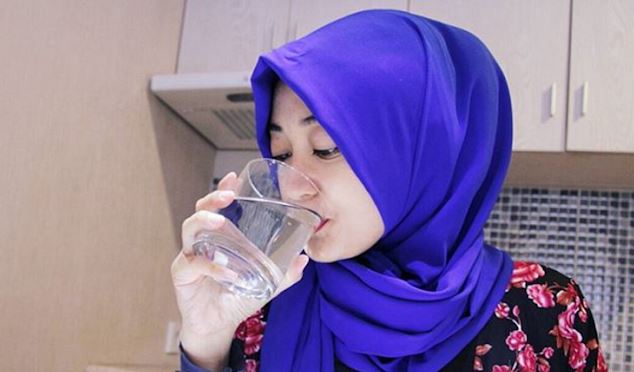 Keajaiban Minum Air Putih Saat Perut Kosong Selama Sebulan, Ini yang Akan Kamu Dapatkan