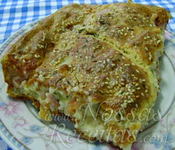 receita de torta preparada com hámburguer e assada no formo