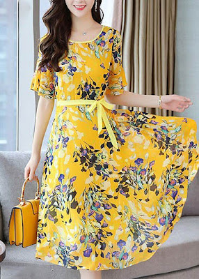 Длинное платье в желтом цвете украшает прекрасный цветочный принт