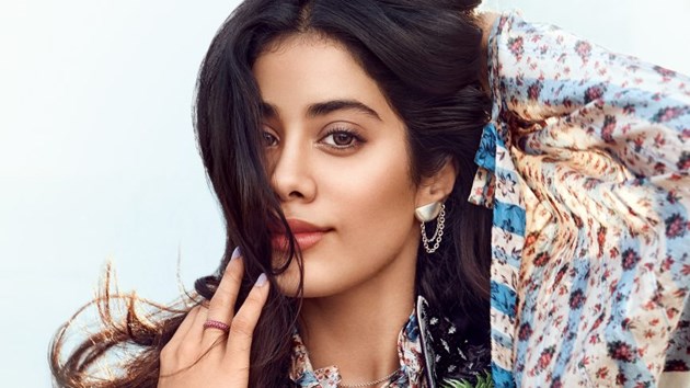 Sridevi daughter Jhanavi kapoor spicy images  