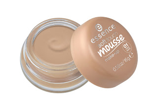 essence most loved collection – soft touch mousse make-up - www.annitschkasblog.de