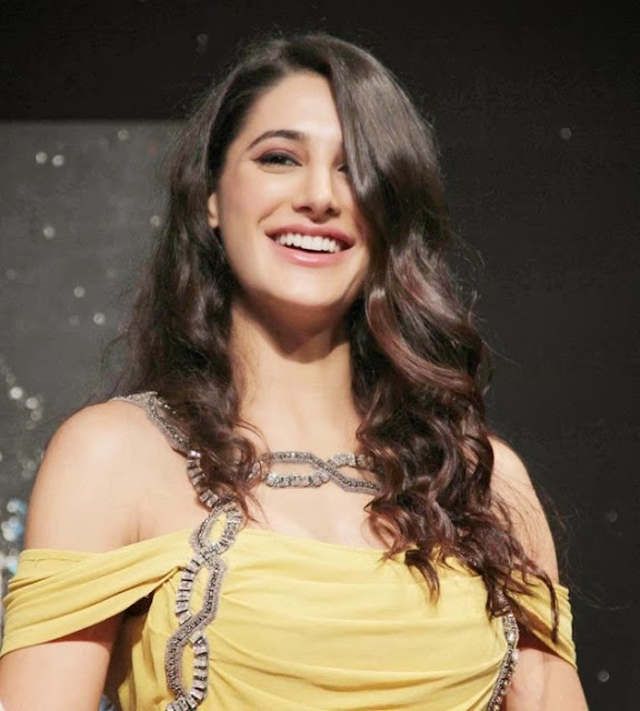 Nargis Fakhri Hd Wallpapers