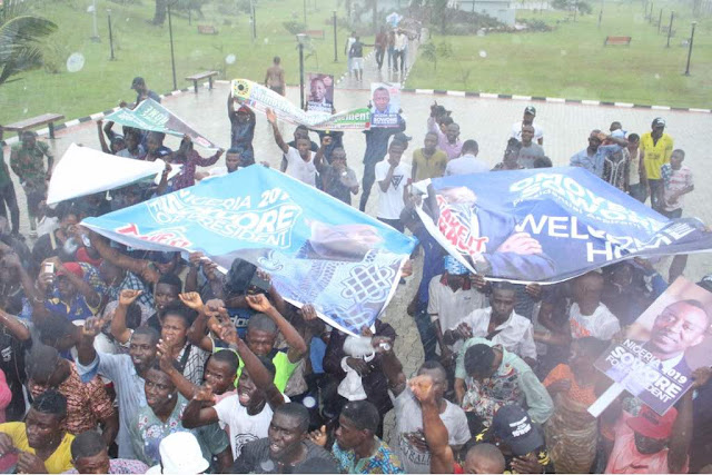 Crowd Defy Rain for Sowore?s #TakeItBack Movement
