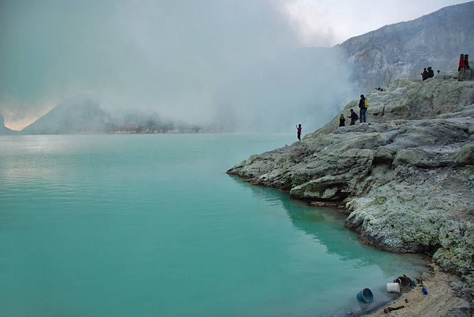 Lago del volcán Ijén