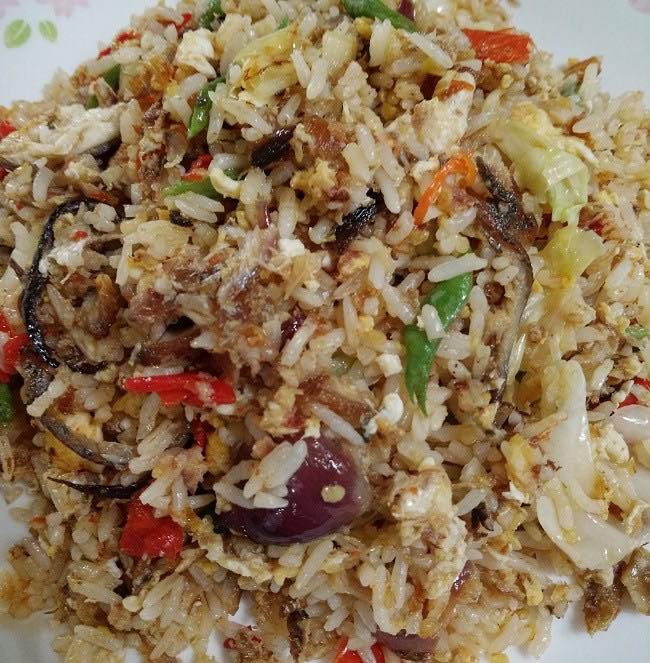 Resepi Nasi Goreng Cili Padi Ikan Tumbuk - M9 Daily 