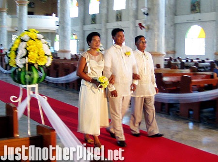 The groom Freddie with his parents - JustAnotherPixel.net