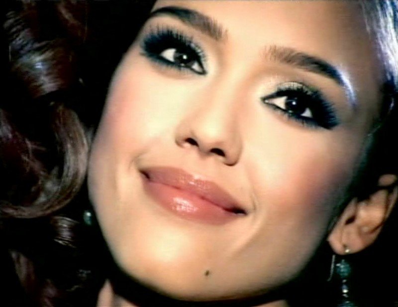 Jessica Alba for Revlon commercial campaign