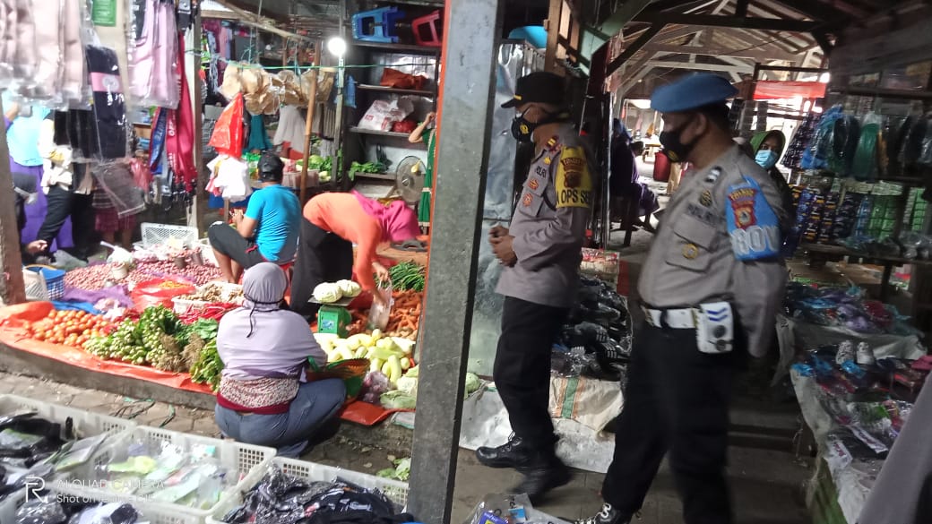Kapolsek Donri - Donri Pimpin Pengamanan dan Relokasi Pedagang di Pasar Tajuncu