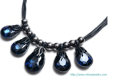 necklace (dark blue) 