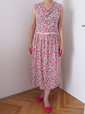 http://ladylinaland.blogspot.hr/2016/08/floral-cowl-neck-dress.html