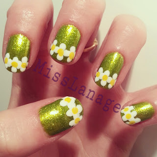 color-club-take-wing-fly -with-me-daisies-nail-art-design