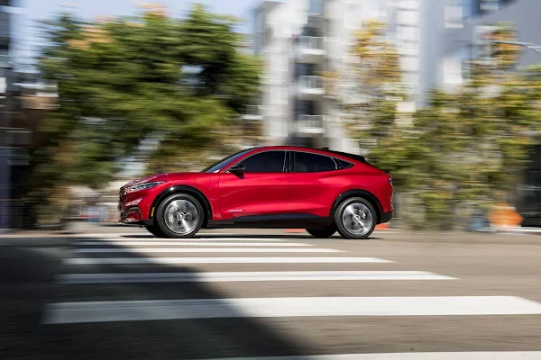 Ford Mustang - carro esportivo mais vendido do mundo